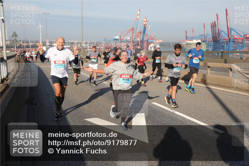 03.10.2025 - Köhlbrandbrückenlauf Yannick Fuchs http://msf.ph/oto/9179877 03.10.2025 08:53:11 Position 2 3423, 2456 meine-sportfotos.de