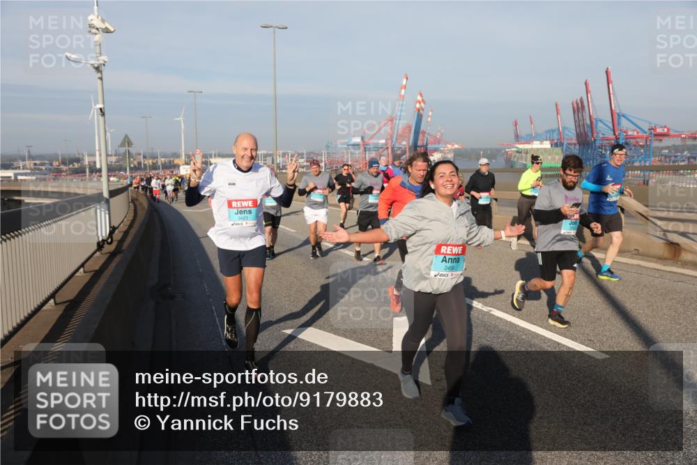 03.10.2025 - Köhlbrandbrückenlauf Yannick Fuchs http://msf.ph/oto/9179883 03.10.2025 08:53:12 Position 2 3423, 2456 meine-sportfotos.de