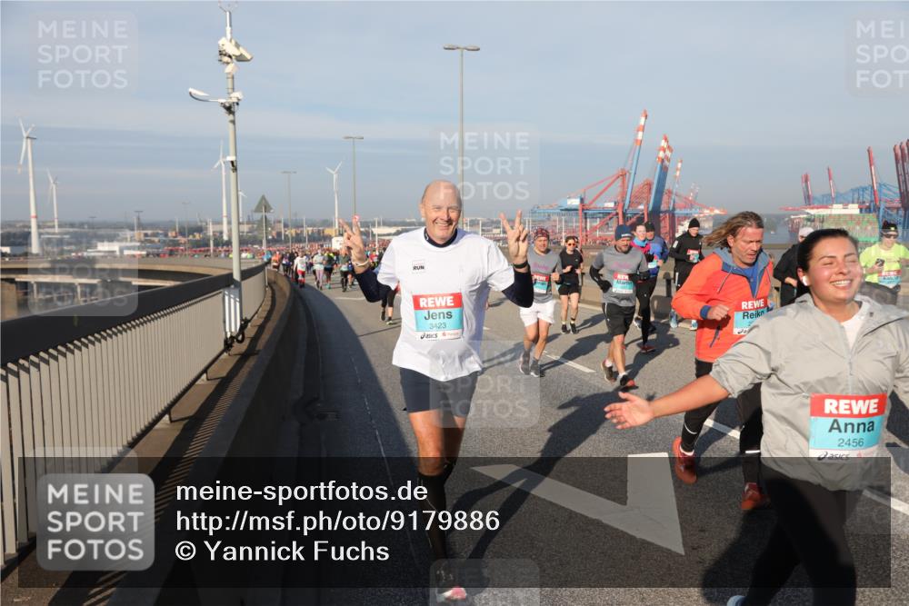 03.10.2025 - Köhlbrandbrückenlauf Yannick Fuchs http://msf.ph/oto/9179886 03.10.2025 08:53:12 Position 2 3423, 2456 meine-sportfotos.de