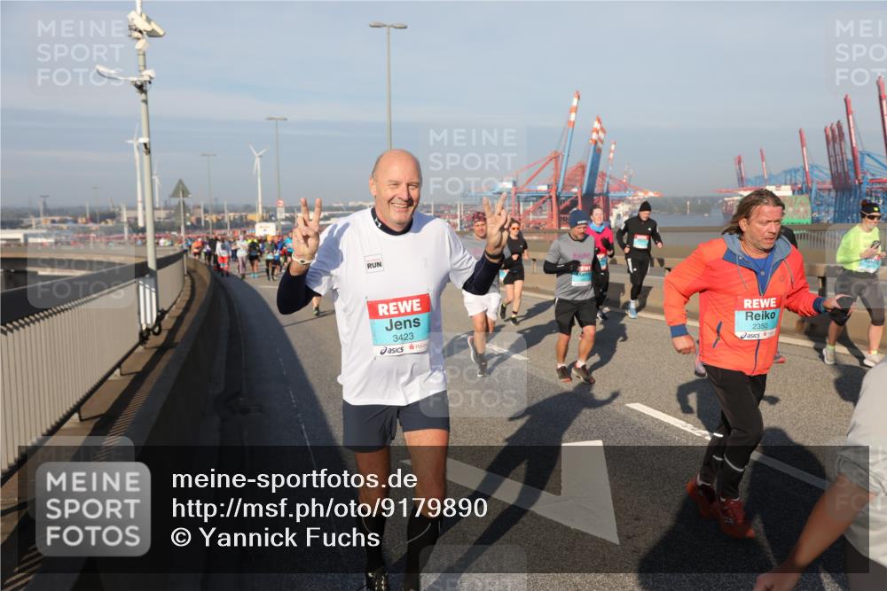 03.10.2025 - Köhlbrandbrückenlauf Yannick Fuchs http://msf.ph/oto/9179890 03.10.2025 08:53:13 Position 2 3423, 2350 meine-sportfotos.de