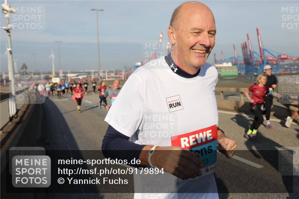 03.10.2025 - Köhlbrandbrückenlauf Yannick Fuchs http://msf.ph/oto/9179894 03.10.2025 08:53:13 Position 2 23, 1 meine-sportfotos.de