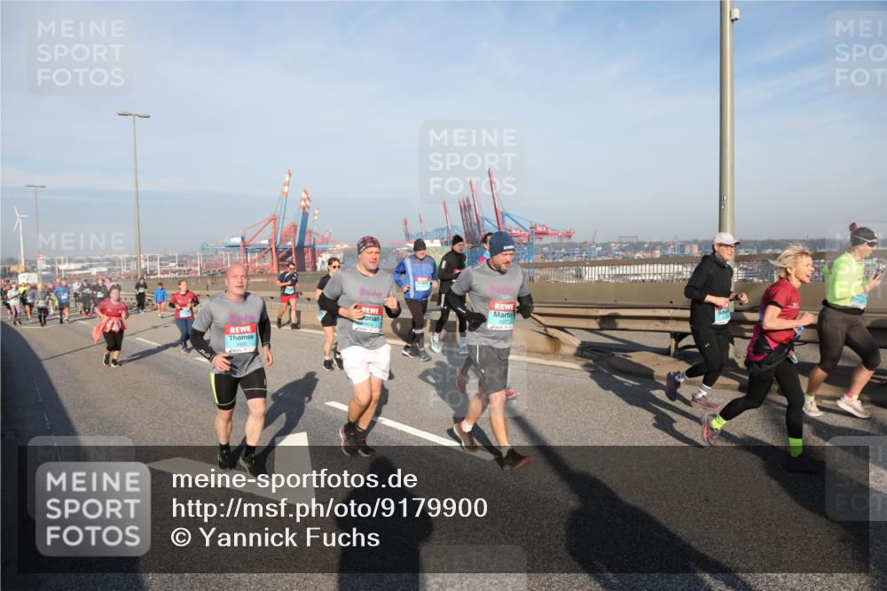 03.10.2025 - Köhlbrandbrückenlauf Yannick Fuchs http://msf.ph/oto/9179900 03.10.2025 08:53:15 Position 2 3024, 3022 meine-sportfotos.de