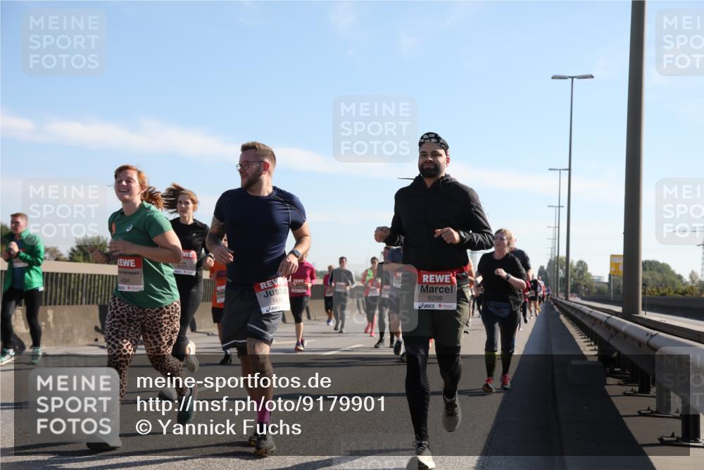 03.10.2025 - Köhlbrandbrückenlauf Yannick Fuchs http://msf.ph/oto/9179901 03.10.2025 11:20:19 Position 3 4291, 6660, 6299 meine-sportfotos.de