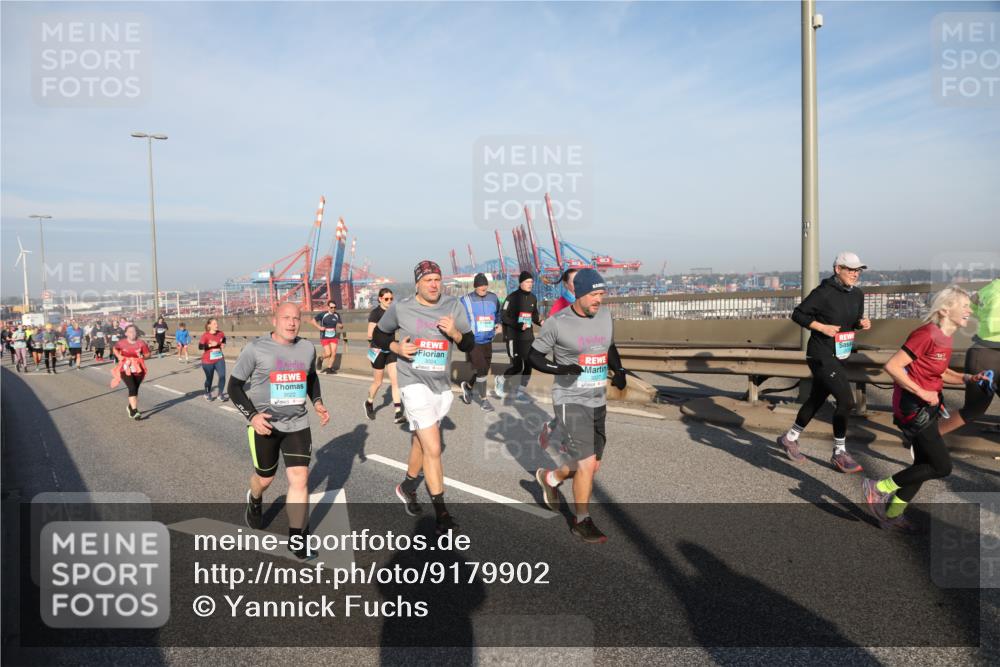 03.10.2025 - Köhlbrandbrückenlauf Yannick Fuchs http://msf.ph/oto/9179902 03.10.2025 08:53:15 Position 2 3022, 18, 3024 meine-sportfotos.de