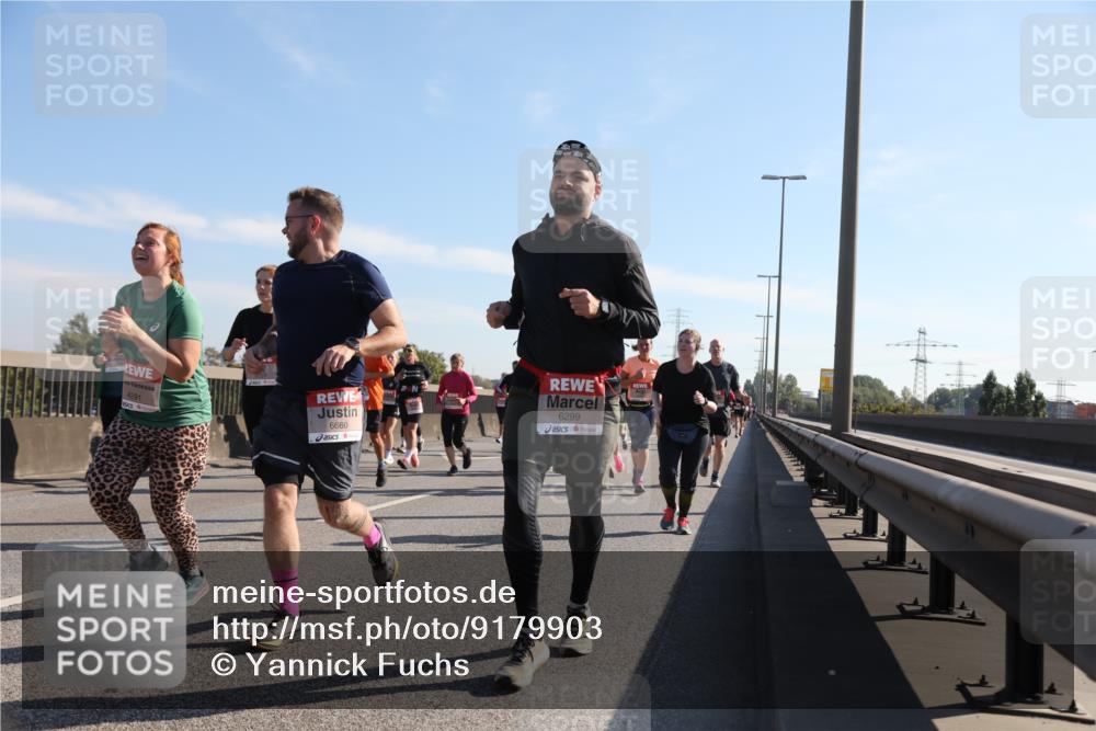 03.10.2025 - Köhlbrandbrückenlauf Yannick Fuchs http://msf.ph/oto/9179903 03.10.2025 11:20:20 Position 3 4291, 6660, 6299 meine-sportfotos.de