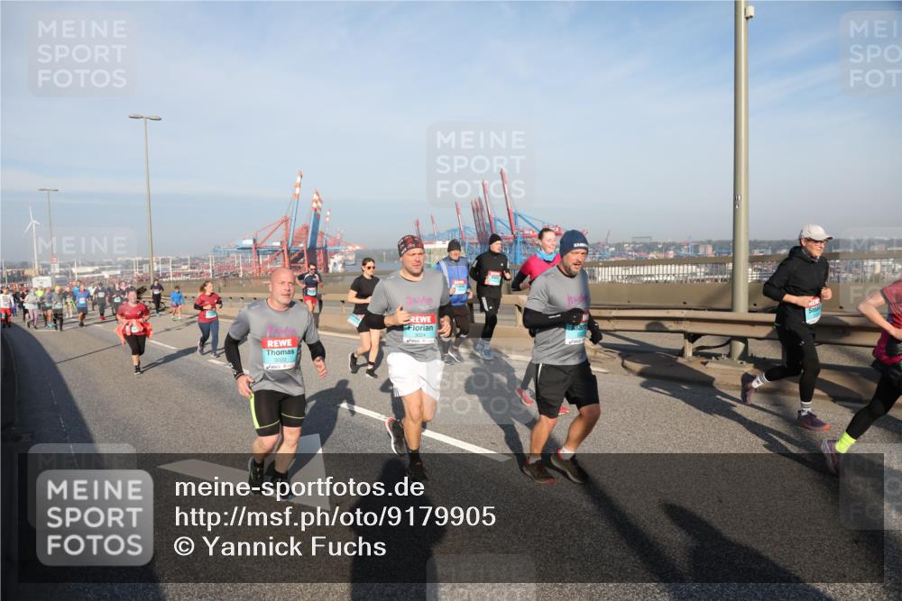 03.10.2025 - Köhlbrandbrückenlauf Yannick Fuchs http://msf.ph/oto/9179905 03.10.2025 08:53:15 Position 2 3022, 3024 meine-sportfotos.de