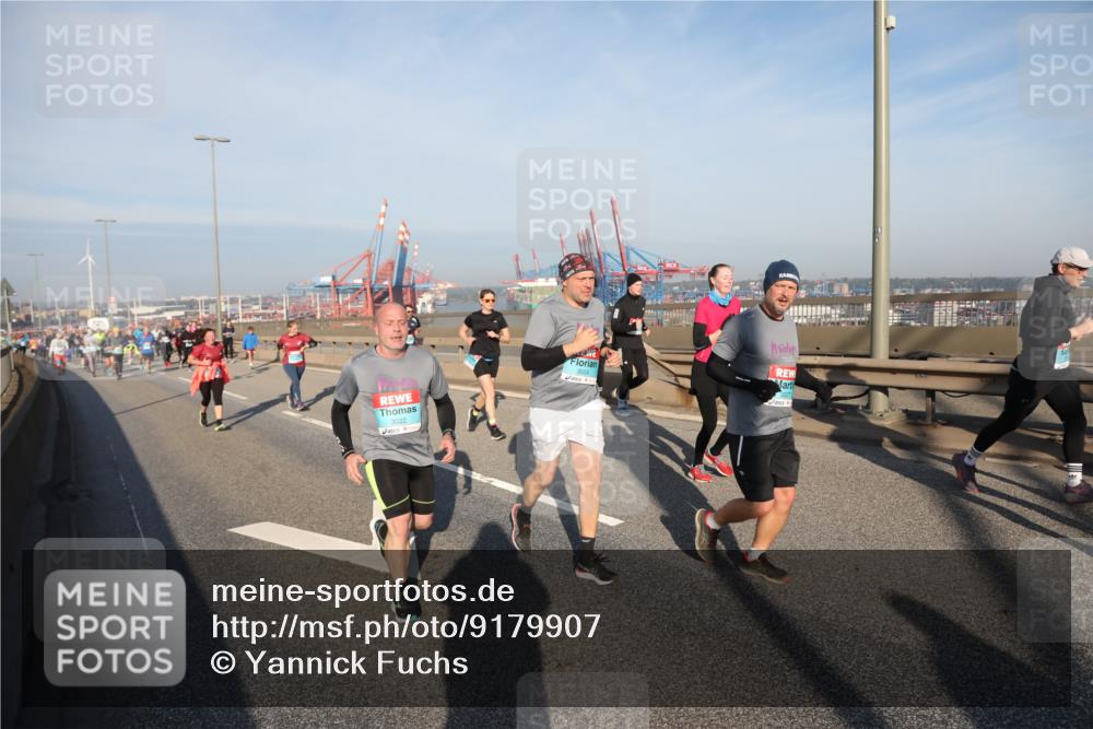 03.10.2025 - Köhlbrandbrückenlauf Yannick Fuchs http://msf.ph/oto/9179907 03.10.2025 08:53:15 Position 2 024, 3022 meine-sportfotos.de