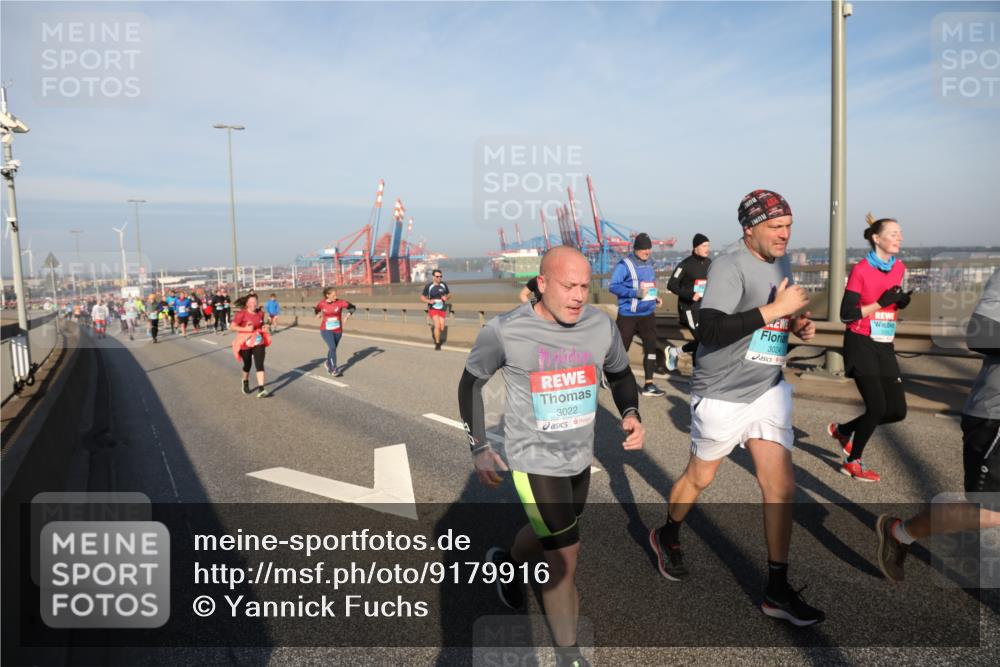 03.10.2025 - Köhlbrandbrückenlauf Yannick Fuchs http://msf.ph/oto/9179916 03.10.2025 08:53:16 Position 2 7, 3022, 3024 meine-sportfotos.de