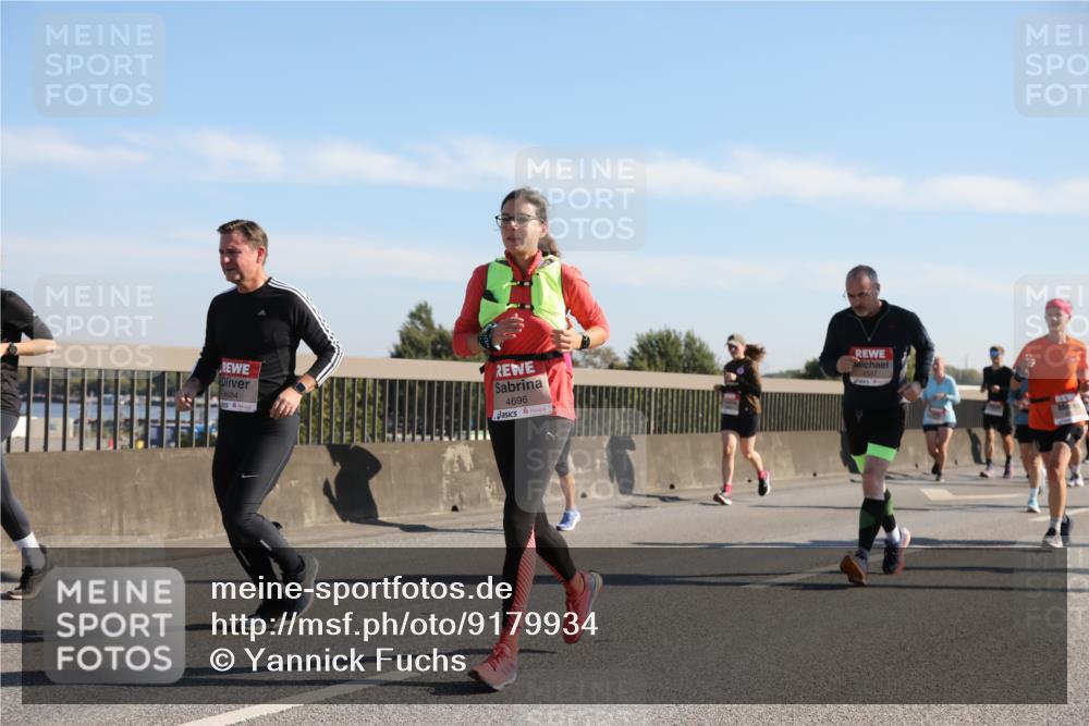 03.10.2025 - Köhlbrandbrückenlauf Yannick Fuchs http://msf.ph/oto/9179934 03.10.2025 11:20:25 Position 3 4684, 4696, 4587 meine-sportfotos.de