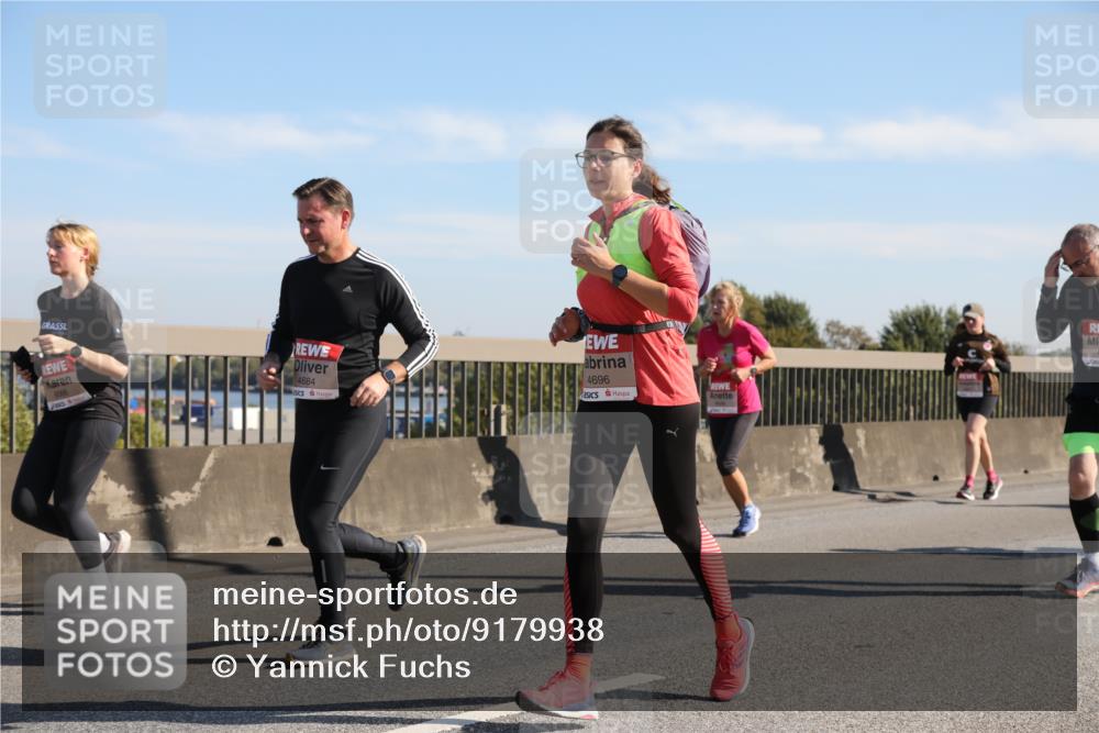 03.10.2025 - Köhlbrandbrückenlauf Yannick Fuchs http://msf.ph/oto/9179938 03.10.2025 11:20:25 Position 3 4684, 6066, 4696 meine-sportfotos.de