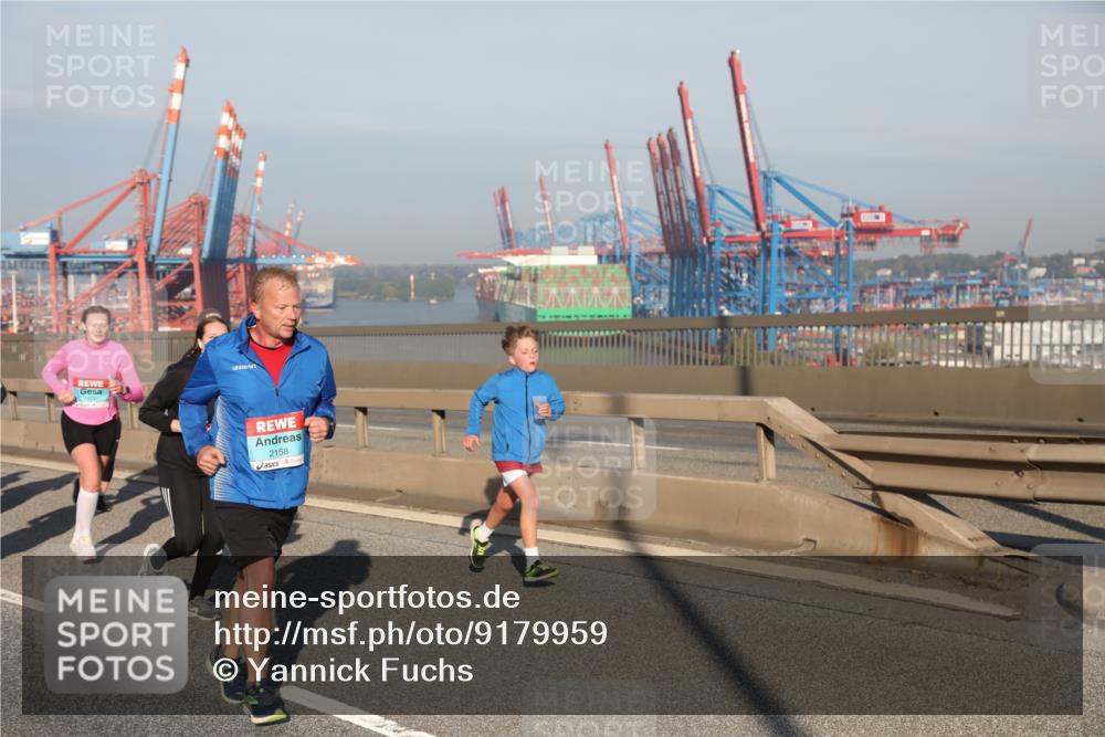03.10.2025 - Köhlbrandbrückenlauf Yannick Fuchs http://msf.ph/oto/9179959 03.10.2025 08:53:23 Position 2 2158 meine-sportfotos.de