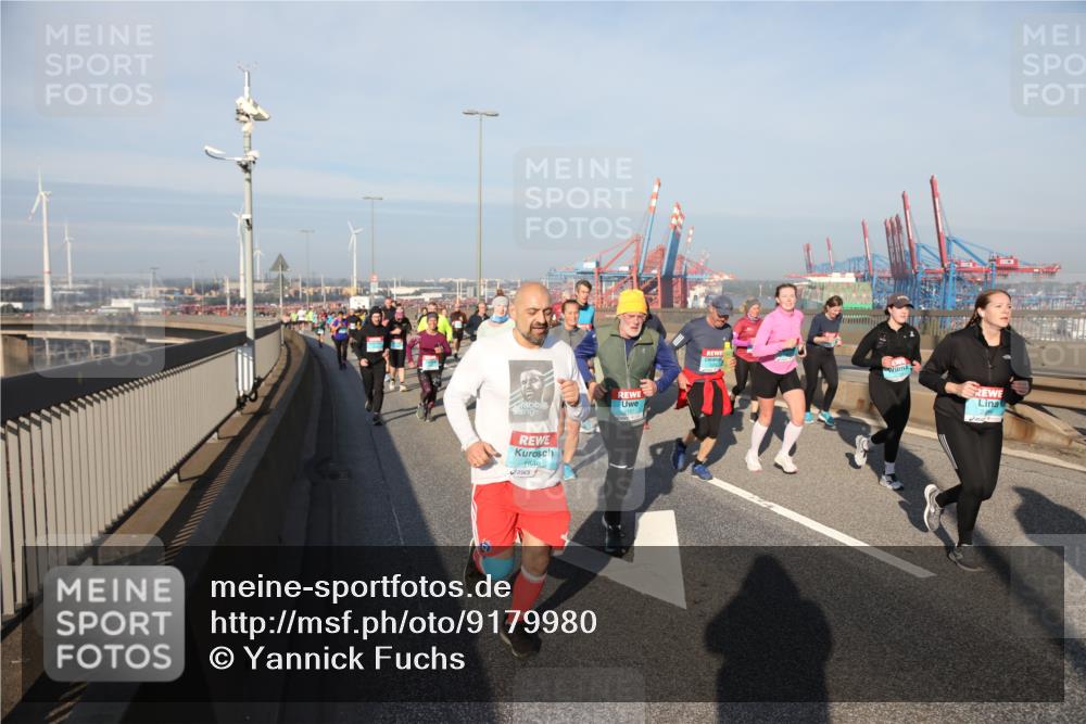 03.10.2025 - Köhlbrandbrückenlauf Yannick Fuchs http://msf.ph/oto/9179980 03.10.2025 08:53:25 Position 2 1840 meine-sportfotos.de