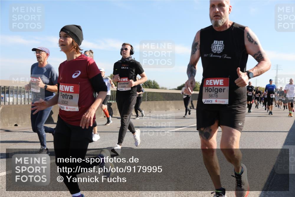 03.10.2025 - Köhlbrandbrückenlauf Yannick Fuchs http://msf.ph/oto/9179995 03.10.2025 11:20:31 Position 3 4833, 5302, 5328, 1887, 5678 meine-sportfotos.de