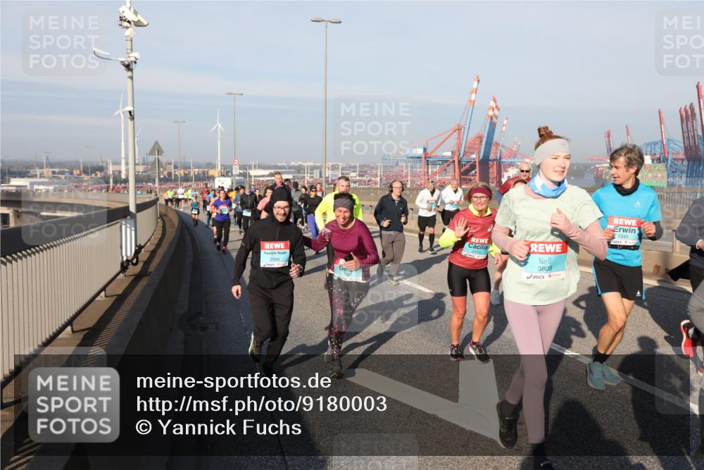 03.10.2025 - Köhlbrandbrückenlauf Yannick Fuchs http://msf.ph/oto/9180003 03.10.2025 08:53:28 Position 2 2396, 1001, 3803, 1345 meine-sportfotos.de