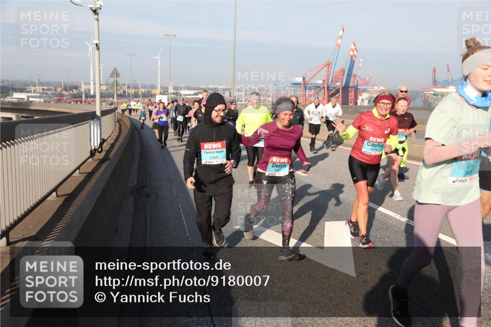 03.10.2025 - Köhlbrandbrückenlauf Yannick Fuchs http://msf.ph/oto/9180007 03.10.2025 08:53:28 Position 2 2396, 1001, 2174, 380 meine-sportfotos.de