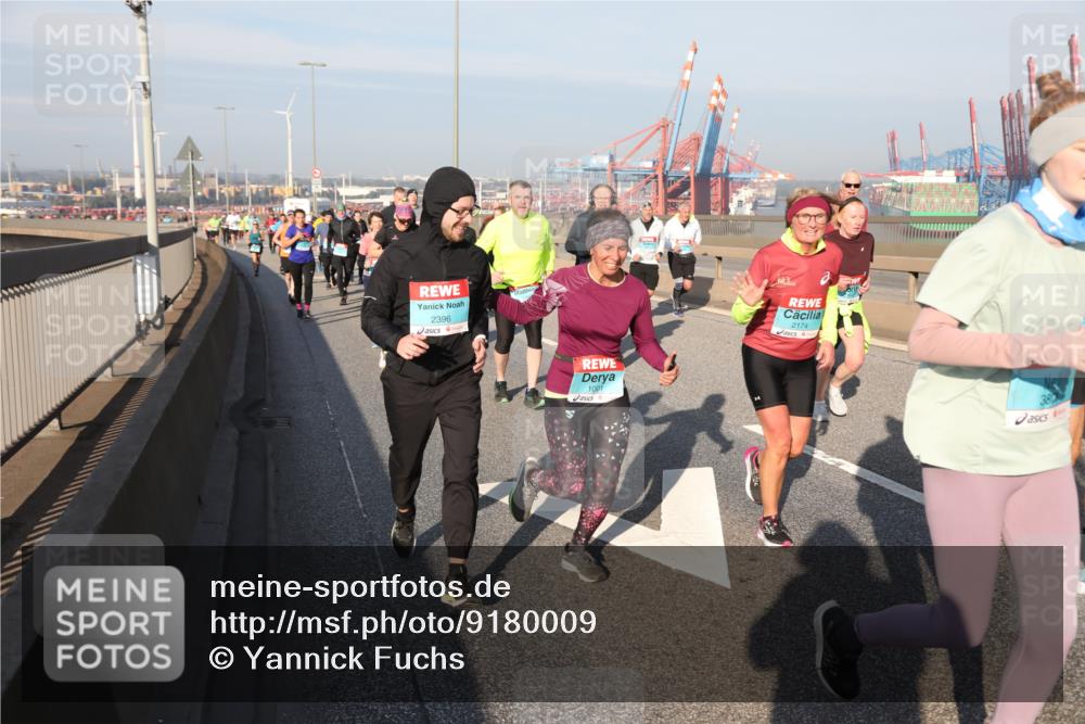 03.10.2025 - Köhlbrandbrückenlauf Yannick Fuchs http://msf.ph/oto/9180009 03.10.2025 08:53:28 Position 2 2396, 1001, 2174, 387 meine-sportfotos.de