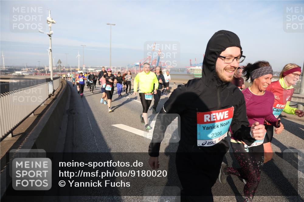 03.10.2025 - Köhlbrandbrückenlauf Yannick Fuchs http://msf.ph/oto/9180020 03.10.2025 08:53:29 Position 2 2396, 2174 meine-sportfotos.de