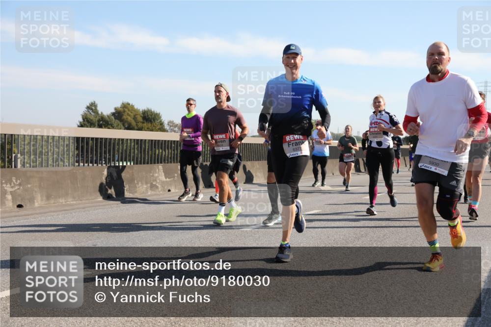 03.10.2025 - Köhlbrandbrückenlauf Yannick Fuchs http://msf.ph/oto/9180030 03.10.2025 11:20:35 Position 3 09, 6377, 5930 meine-sportfotos.de