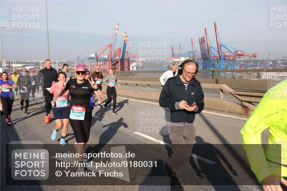 03.10.2025 - Köhlbrandbrückenlauf Yannick Fuchs http://msf.ph/oto/9180031 03.10.2025 08:53:31 Position 2 2152, 2828 meine-sportfotos.de