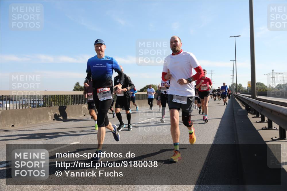 03.10.2025 - Köhlbrandbrückenlauf Yannick Fuchs http://msf.ph/oto/9180038 03.10.2025 11:20:36 Position 3 09, 6377, 5930 meine-sportfotos.de