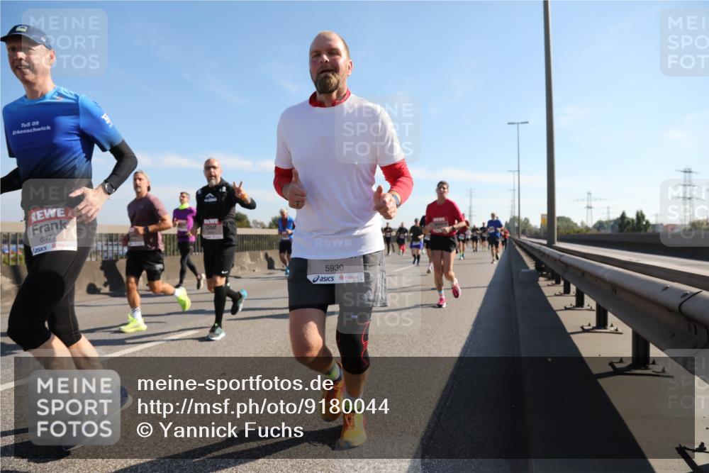03.10.2025 - Köhlbrandbrückenlauf Yannick Fuchs http://msf.ph/oto/9180044 03.10.2025 11:20:36 Position 3 09, 6377, 5930 meine-sportfotos.de