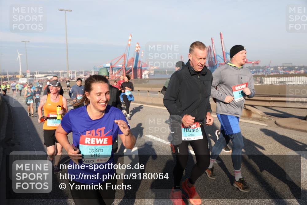 03.10.2025 - Köhlbrandbrückenlauf Yannick Fuchs http://msf.ph/oto/9180064 03.10.2025 08:53:34 Position 2 3810, 3706 meine-sportfotos.de