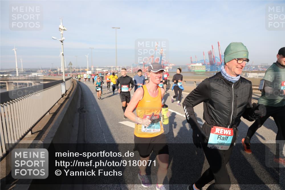 03.10.2025 - Köhlbrandbrückenlauf Yannick Fuchs http://msf.ph/oto/9180071 03.10.2025 08:53:35 Position 2 2065, 2683 meine-sportfotos.de