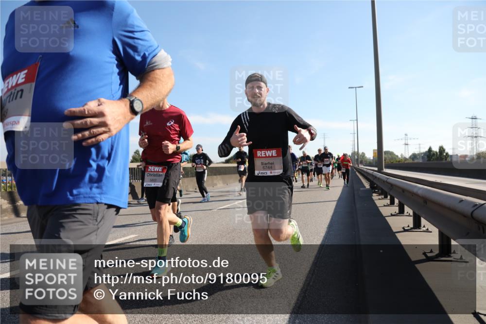 03.10.2025 - Köhlbrandbrückenlauf Yannick Fuchs http://msf.ph/oto/9180095 03.10.2025 11:20:42 Position 3 5802, 6744 meine-sportfotos.de