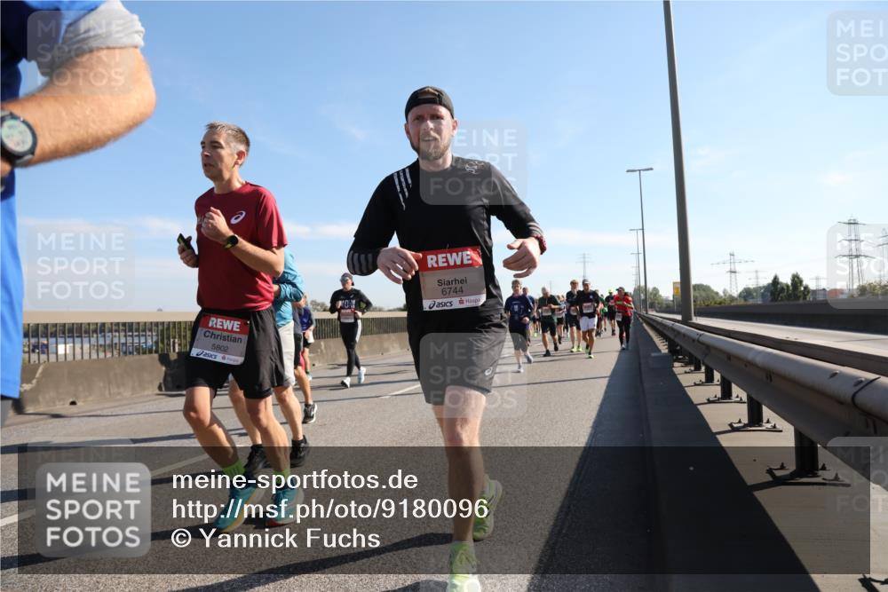 03.10.2025 - Köhlbrandbrückenlauf Yannick Fuchs http://msf.ph/oto/9180096 03.10.2025 11:20:42 Position 3 5802, 6744 meine-sportfotos.de