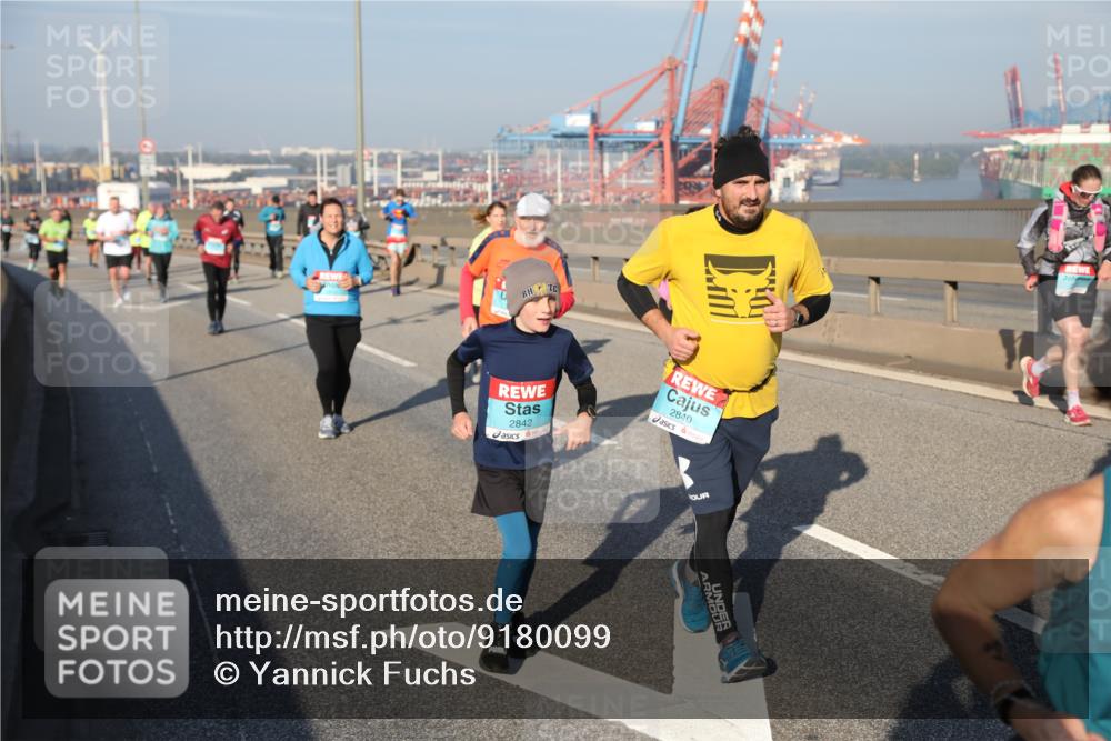 03.10.2025 - Köhlbrandbrückenlauf Yannick Fuchs http://msf.ph/oto/9180099 03.10.2025 08:53:39 Position 2 2842, 2840 meine-sportfotos.de