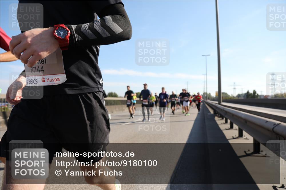 03.10.2025 - Köhlbrandbrückenlauf Yannick Fuchs http://msf.ph/oto/9180100 03.10.2025 11:20:43 Position 3 6744 meine-sportfotos.de