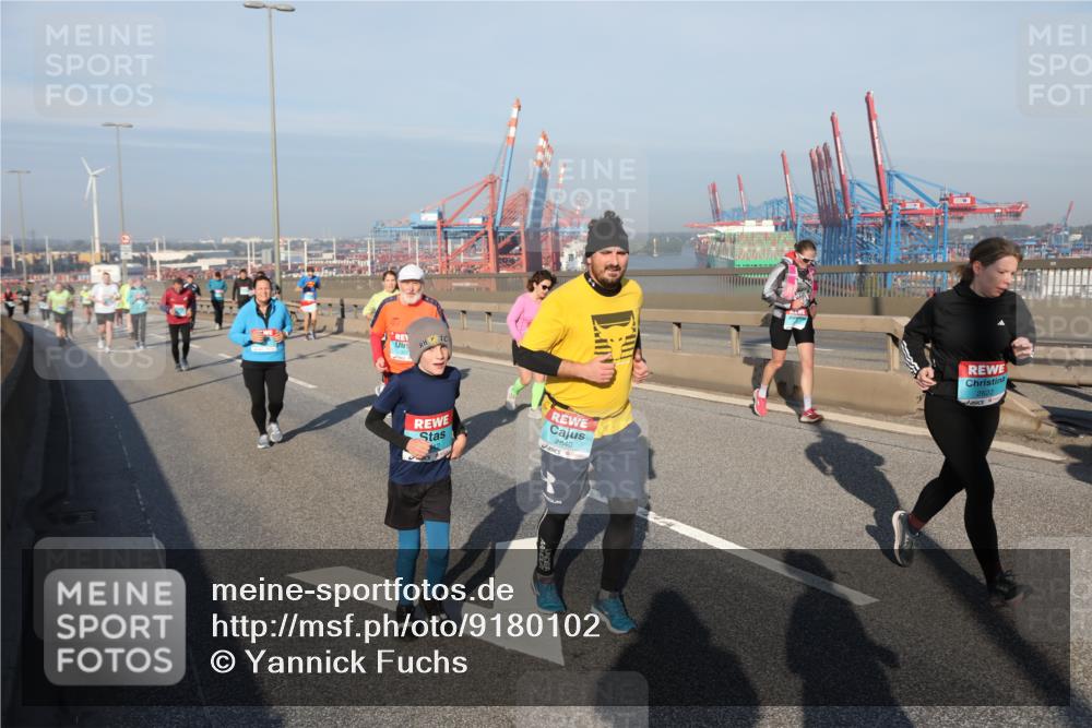 03.10.2025 - Köhlbrandbrückenlauf Yannick Fuchs http://msf.ph/oto/9180102 03.10.2025 08:53:39 Position 2 2840, 2622 meine-sportfotos.de