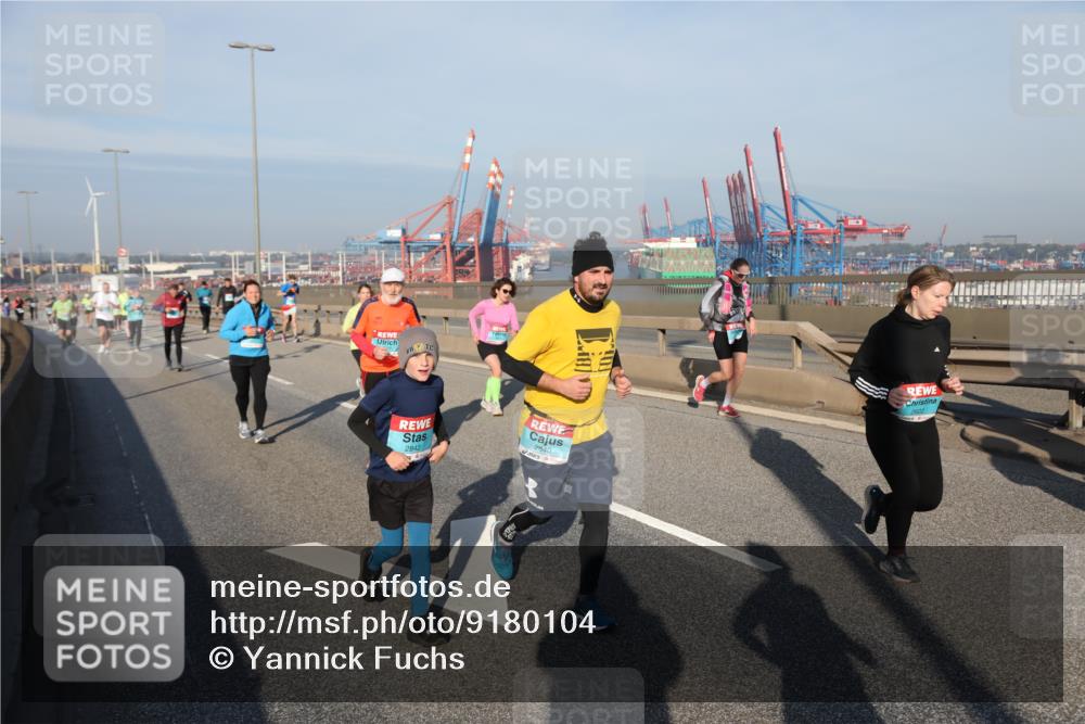 03.10.2025 - Köhlbrandbrückenlauf Yannick Fuchs http://msf.ph/oto/9180104 03.10.2025 08:53:39 Position 2 2842, 2840 meine-sportfotos.de