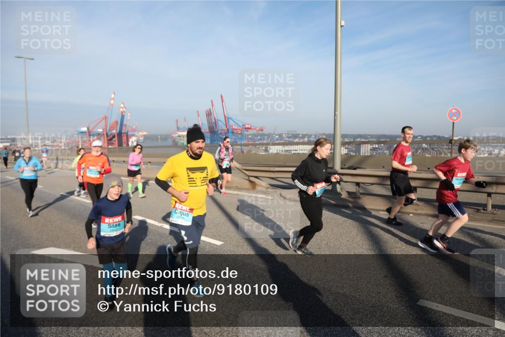 03.10.2025 - Köhlbrandbrückenlauf Yannick Fuchs http://msf.ph/oto/9180109 03.10.2025 08:53:40 Position 2 2842, 28, 10 meine-sportfotos.de