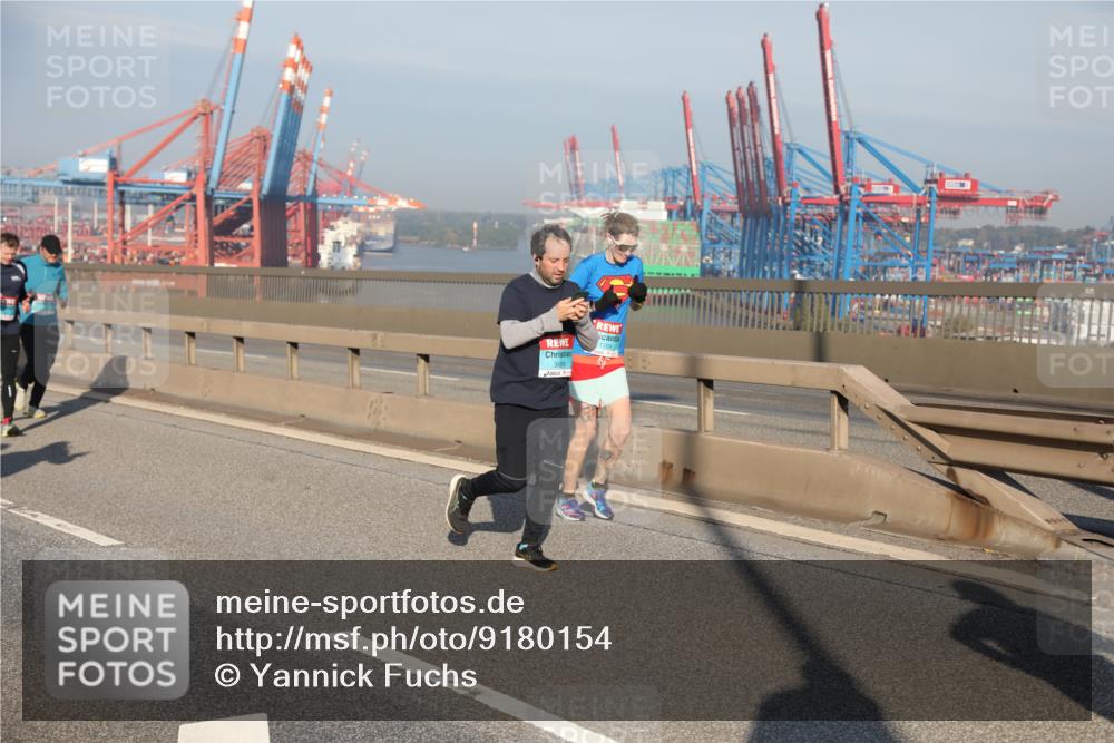 03.10.2025 - Köhlbrandbrückenlauf Yannick Fuchs http://msf.ph/oto/9180154 03.10.2025 08:53:48 Position 2 1709, 3669 meine-sportfotos.de