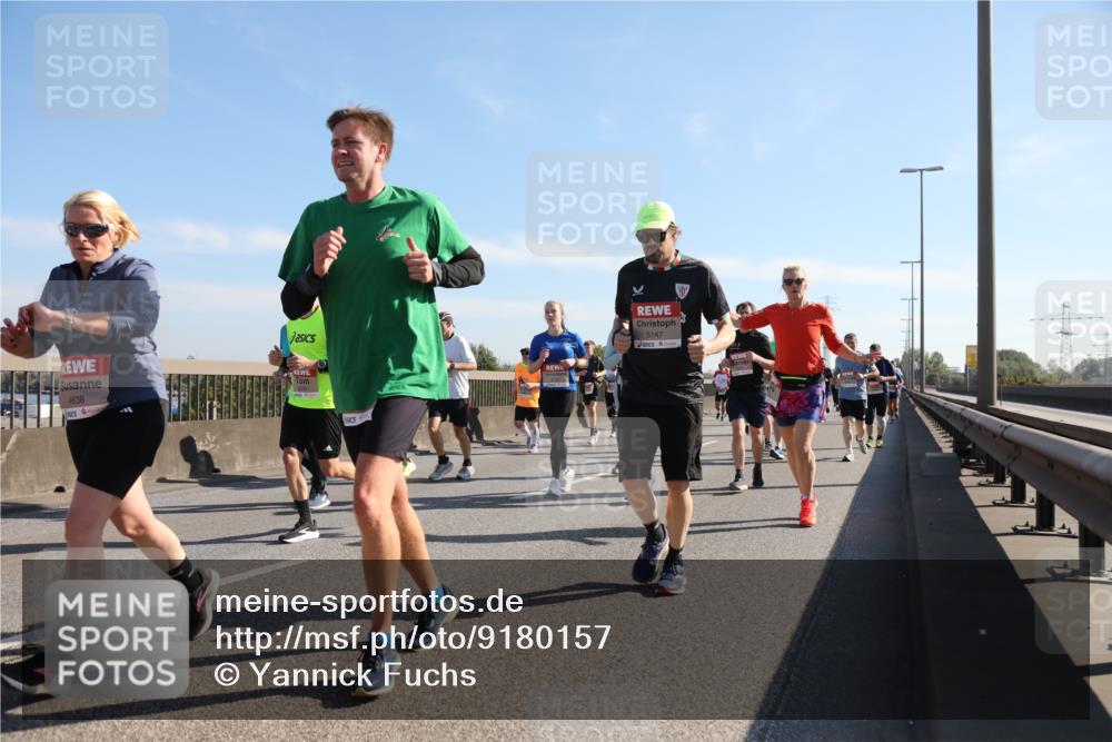 03.10.2025 - Köhlbrandbrückenlauf Yannick Fuchs http://msf.ph/oto/9180157 03.10.2025 11:20:49 Position 3 4838, 5147 meine-sportfotos.de