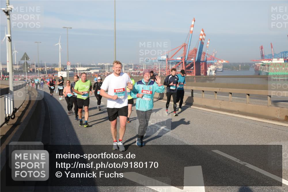 03.10.2025 - Köhlbrandbrückenlauf Yannick Fuchs http://msf.ph/oto/9180170 03.10.2025 08:53:49 Position 2 3520, 3519 meine-sportfotos.de