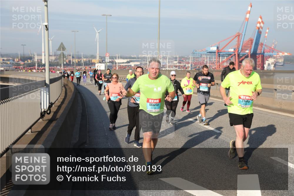03.10.2025 - Köhlbrandbrückenlauf Yannick Fuchs http://msf.ph/oto/9180193 03.10.2025 08:53:52 Position 2 1734, 2739 meine-sportfotos.de