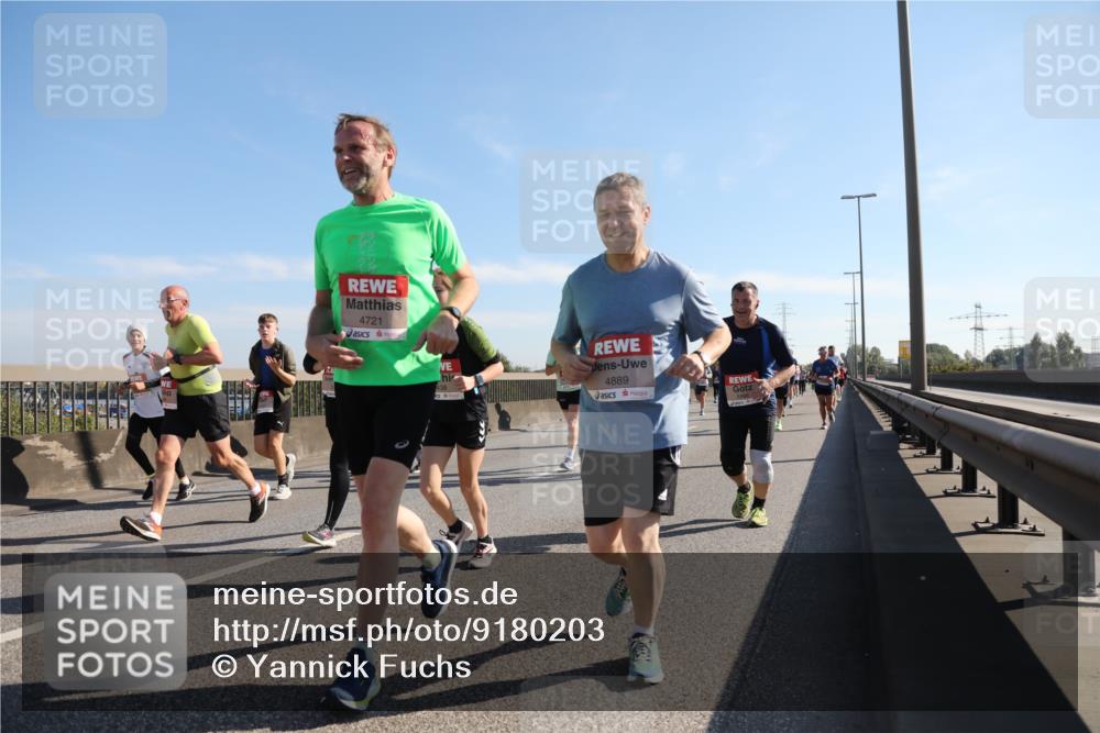 03.10.2025 - Köhlbrandbrückenlauf Yannick Fuchs http://msf.ph/oto/9180203 03.10.2025 11:20:53 Position 3 4721, 4889 meine-sportfotos.de