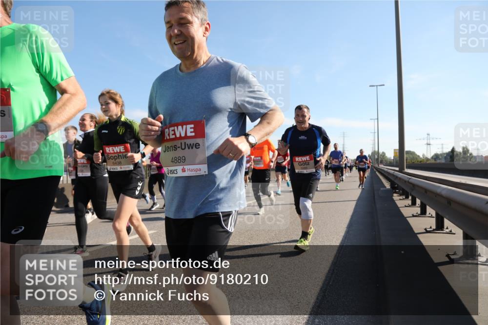 03.10.2025 - Köhlbrandbrückenlauf Yannick Fuchs http://msf.ph/oto/9180210 03.10.2025 11:20:53 Position 3 6438, 4889 meine-sportfotos.de