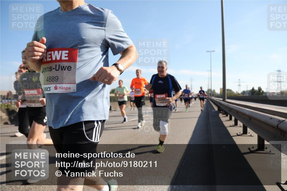 03.10.2025 - Köhlbrandbrückenlauf Yannick Fuchs http://msf.ph/oto/9180211 03.10.2025 11:20:54 Position 3 6438, 4889 meine-sportfotos.de