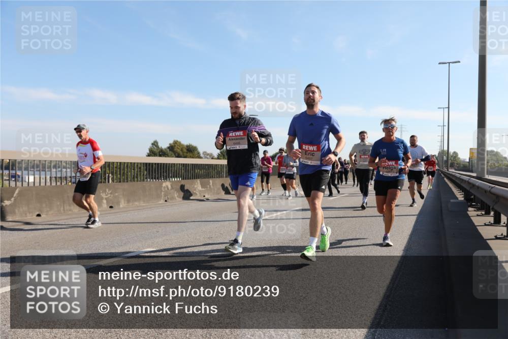 03.10.2025 - Köhlbrandbrückenlauf Yannick Fuchs http://msf.ph/oto/9180239 03.10.2025 11:20:56 Position 3 6496, 6497 meine-sportfotos.de
