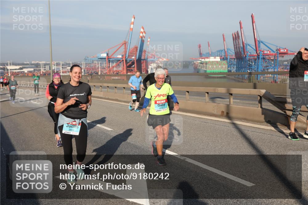 03.10.2025 - Köhlbrandbrückenlauf Yannick Fuchs http://msf.ph/oto/9180242 03.10.2025 08:53:59 Position 2 2742, 3602 meine-sportfotos.de