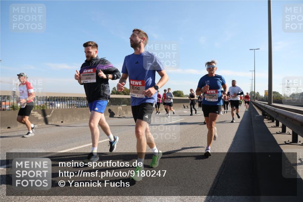03.10.2025 - Köhlbrandbrückenlauf Yannick Fuchs http://msf.ph/oto/9180247 03.10.2025 11:20:57 Position 3 6496, 6497 meine-sportfotos.de