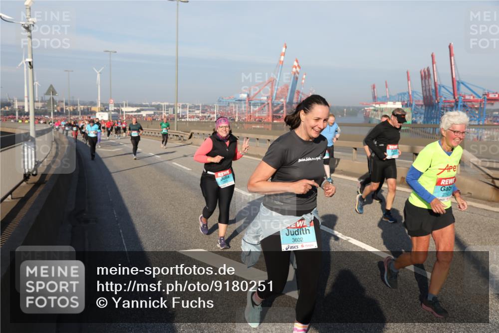 03.10.2025 - Köhlbrandbrückenlauf Yannick Fuchs http://msf.ph/oto/9180251 03.10.2025 08:54:00 Position 2 3602, 2742 meine-sportfotos.de