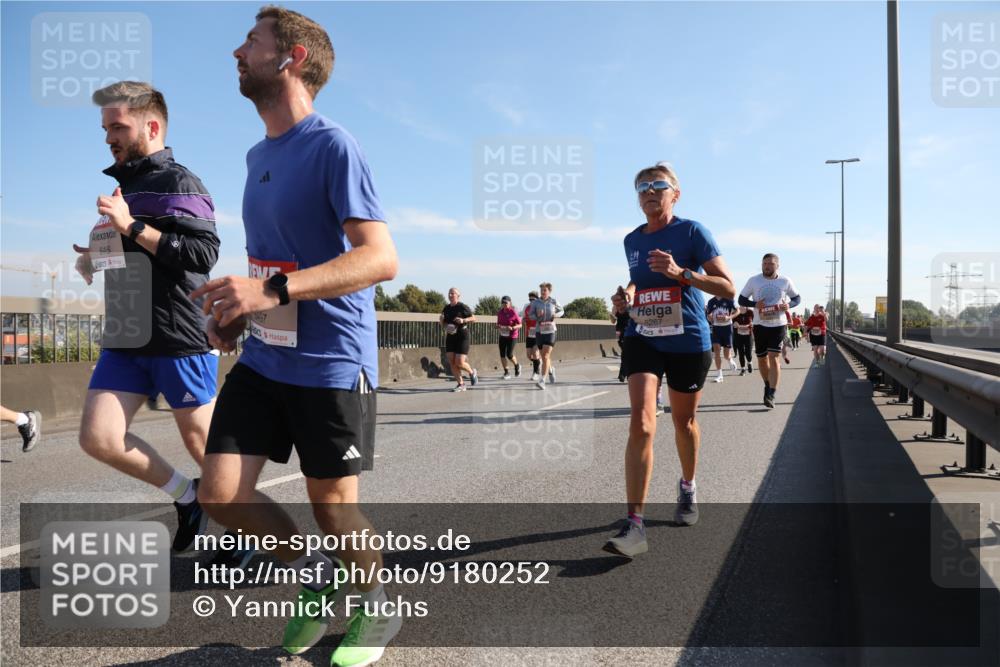 03.10.2025 - Köhlbrandbrückenlauf Yannick Fuchs http://msf.ph/oto/9180252 03.10.2025 11:20:57 Position 3 646, 0497, 6267 meine-sportfotos.de