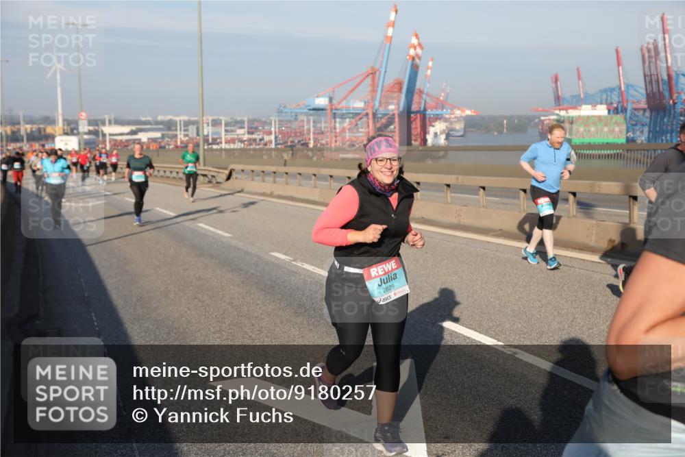 03.10.2025 - Köhlbrandbrückenlauf Yannick Fuchs http://msf.ph/oto/9180257 03.10.2025 08:54:01 Position 2 2829 meine-sportfotos.de
