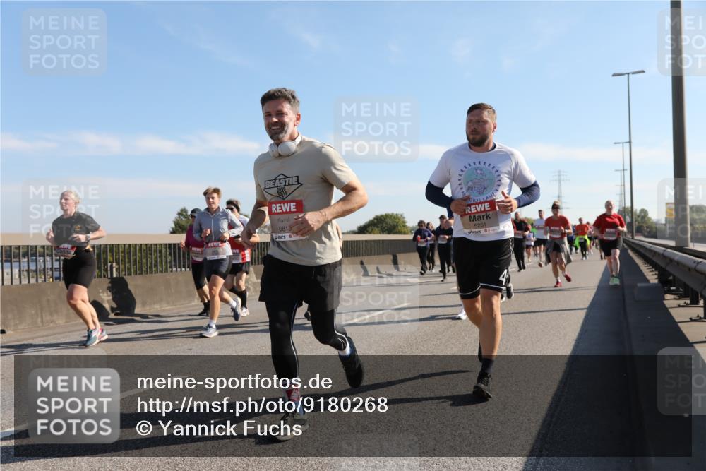 03.10.2025 - Köhlbrandbrückenlauf Yannick Fuchs http://msf.ph/oto/9180268 03.10.2025 11:20:59 Position 3 6818, 5261 meine-sportfotos.de