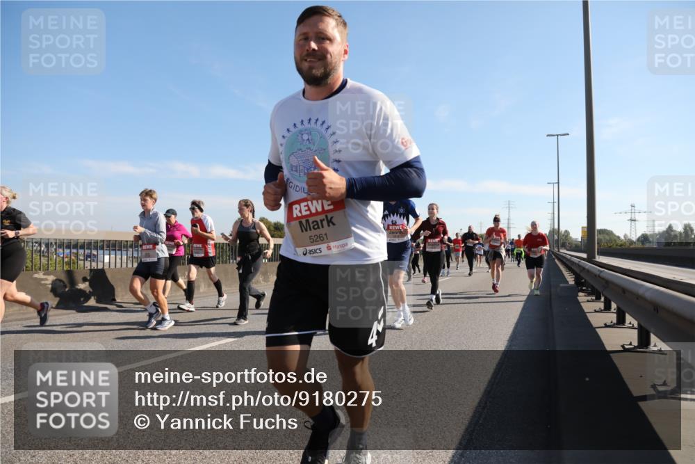 03.10.2025 - Köhlbrandbrückenlauf Yannick Fuchs http://msf.ph/oto/9180275 03.10.2025 11:21:00 Position 3 5261 meine-sportfotos.de
