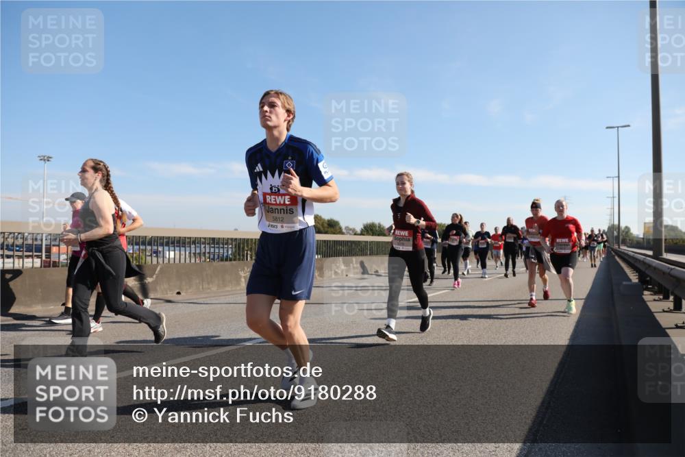 03.10.2025 - Köhlbrandbrückenlauf Yannick Fuchs http://msf.ph/oto/9180288 03.10.2025 11:21:01 Position 3 5812 meine-sportfotos.de